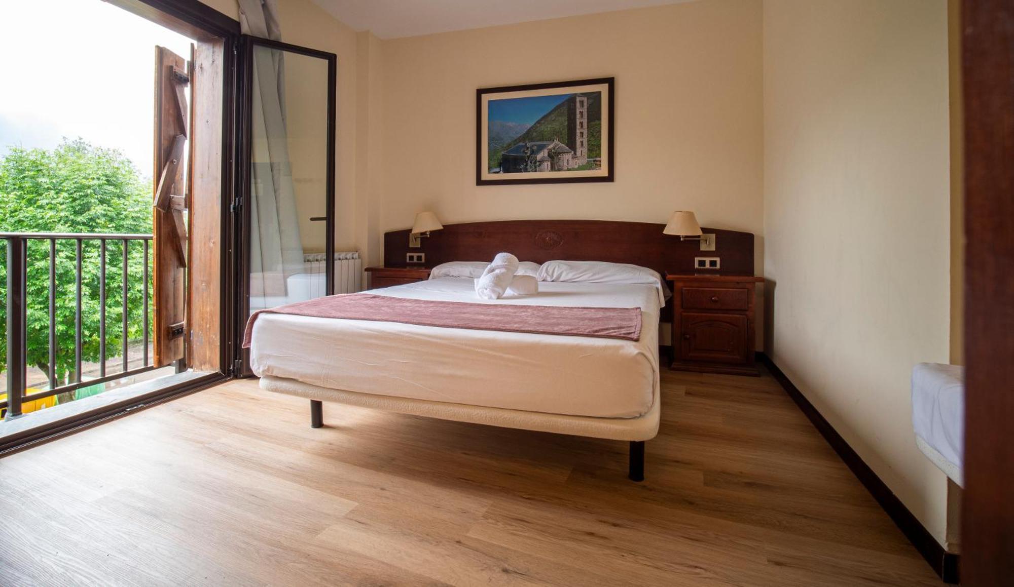 Hotel Romanic Taull Luaran gambar