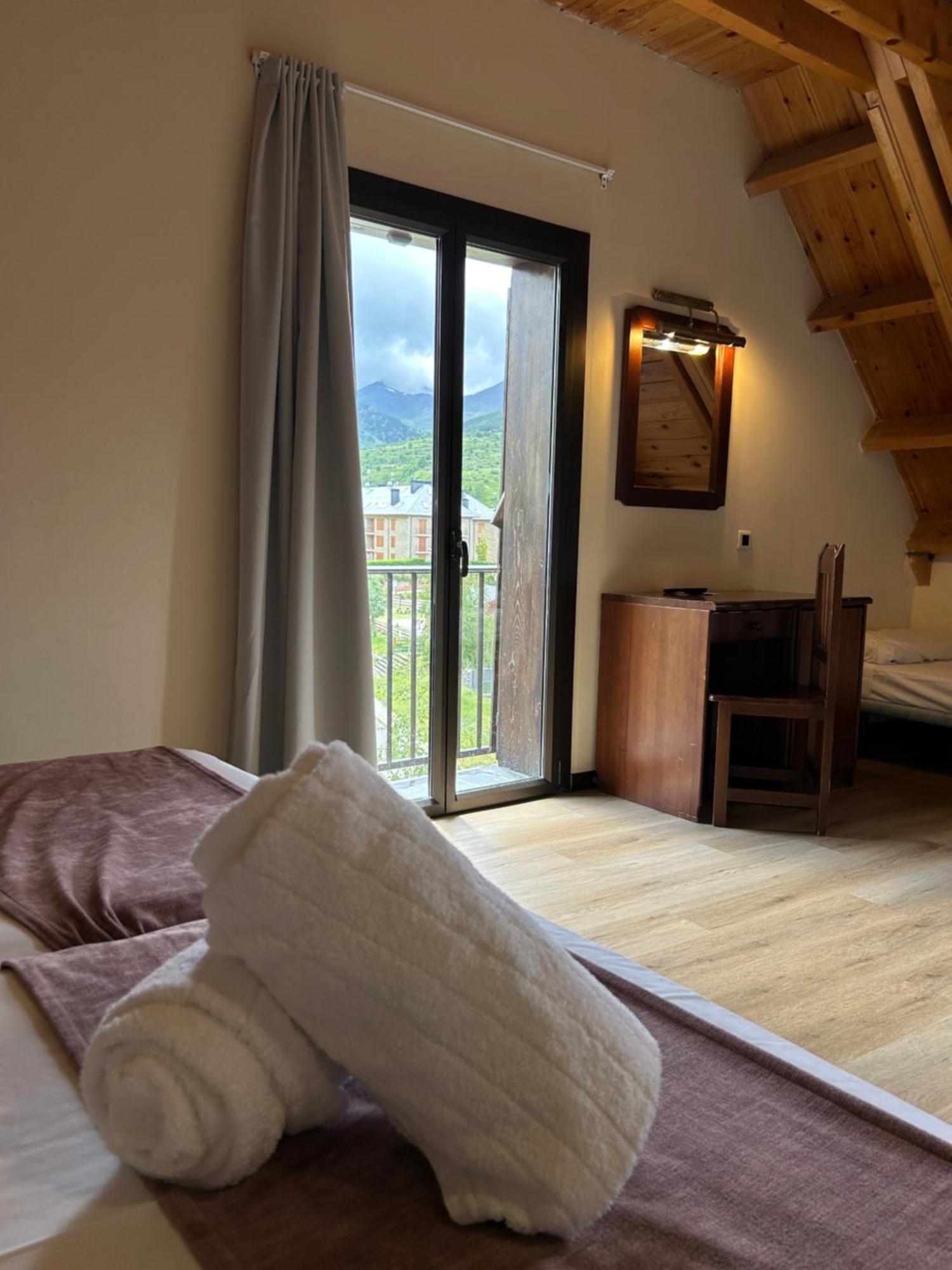 Hotel Romanic Taull Luaran gambar