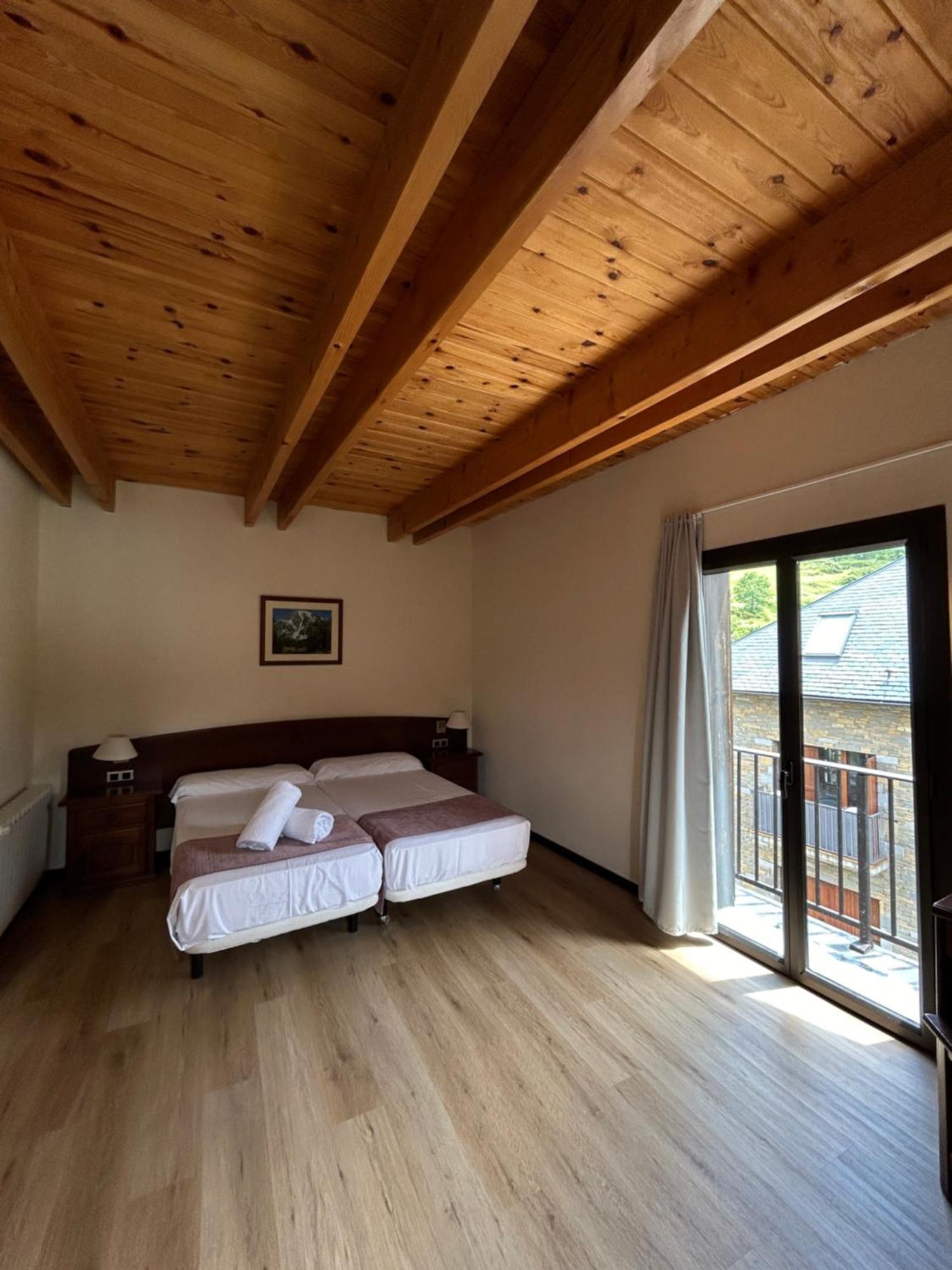 Hotel Romanic Taull Luaran gambar