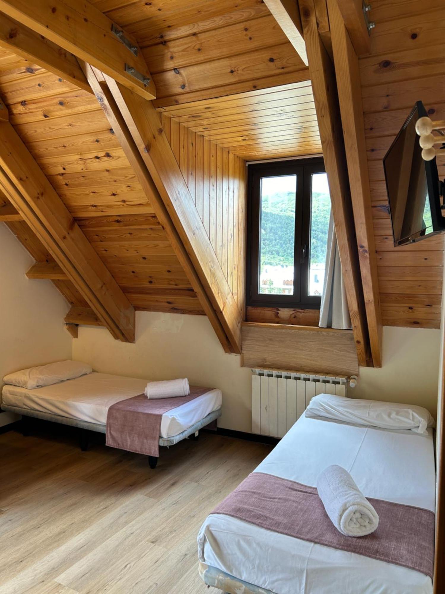 Hotel Romanic Taull Luaran gambar