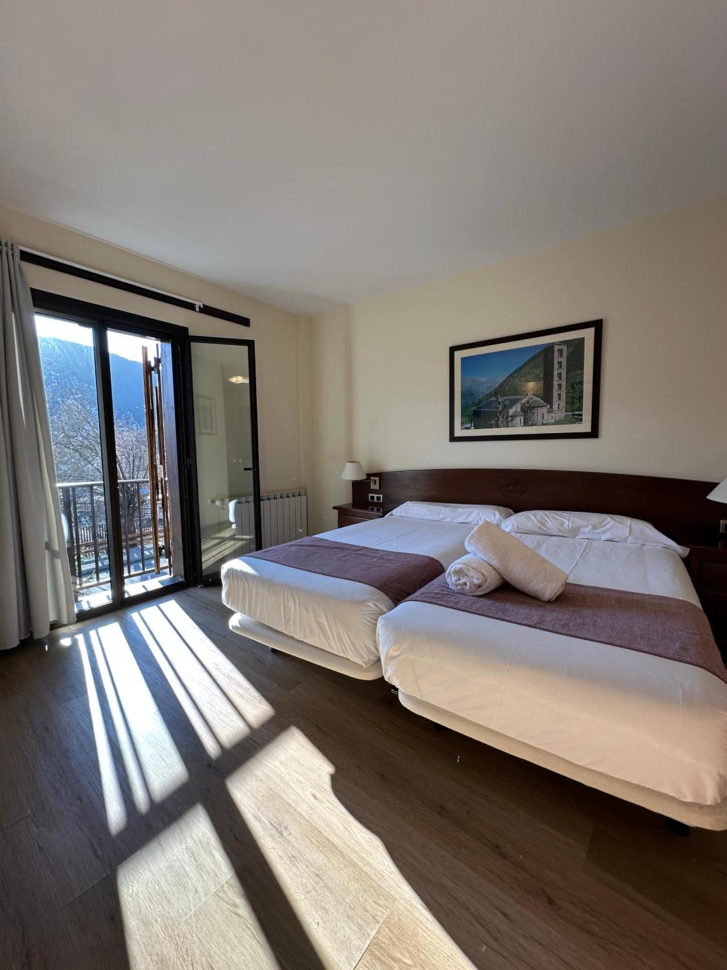 Hotel Romanic Taull Luaran gambar