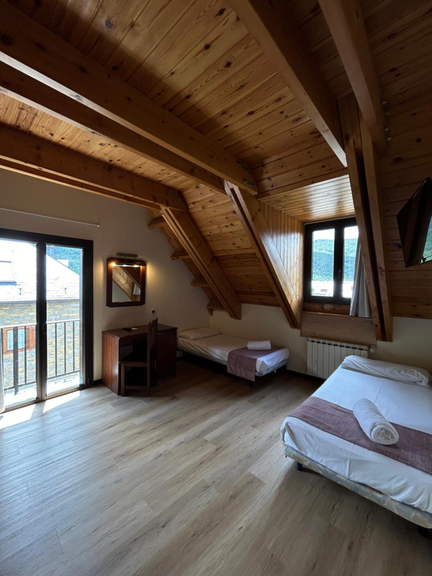 Hotel Romanic Taull Luaran gambar