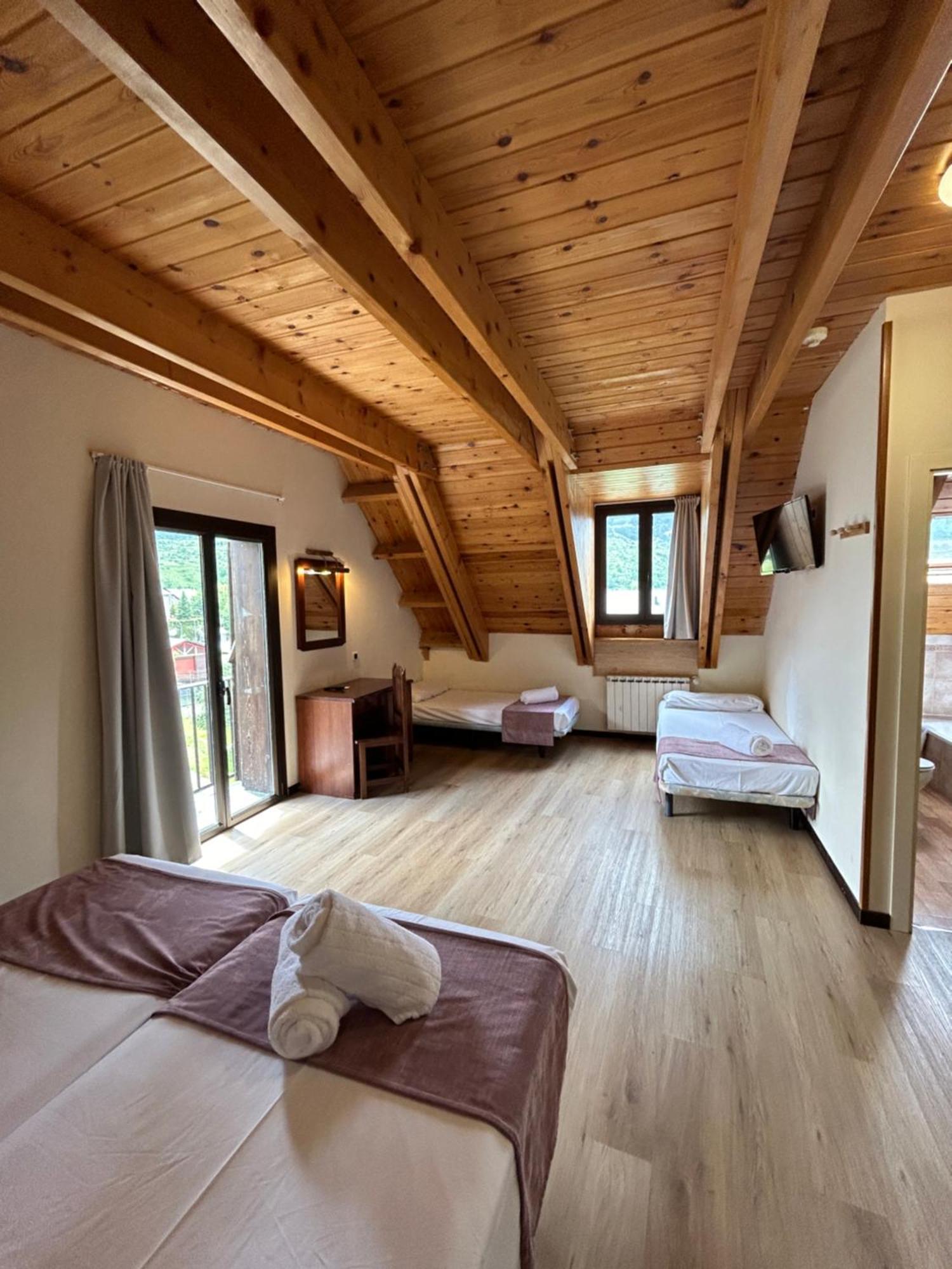Hotel Romanic Taull Luaran gambar