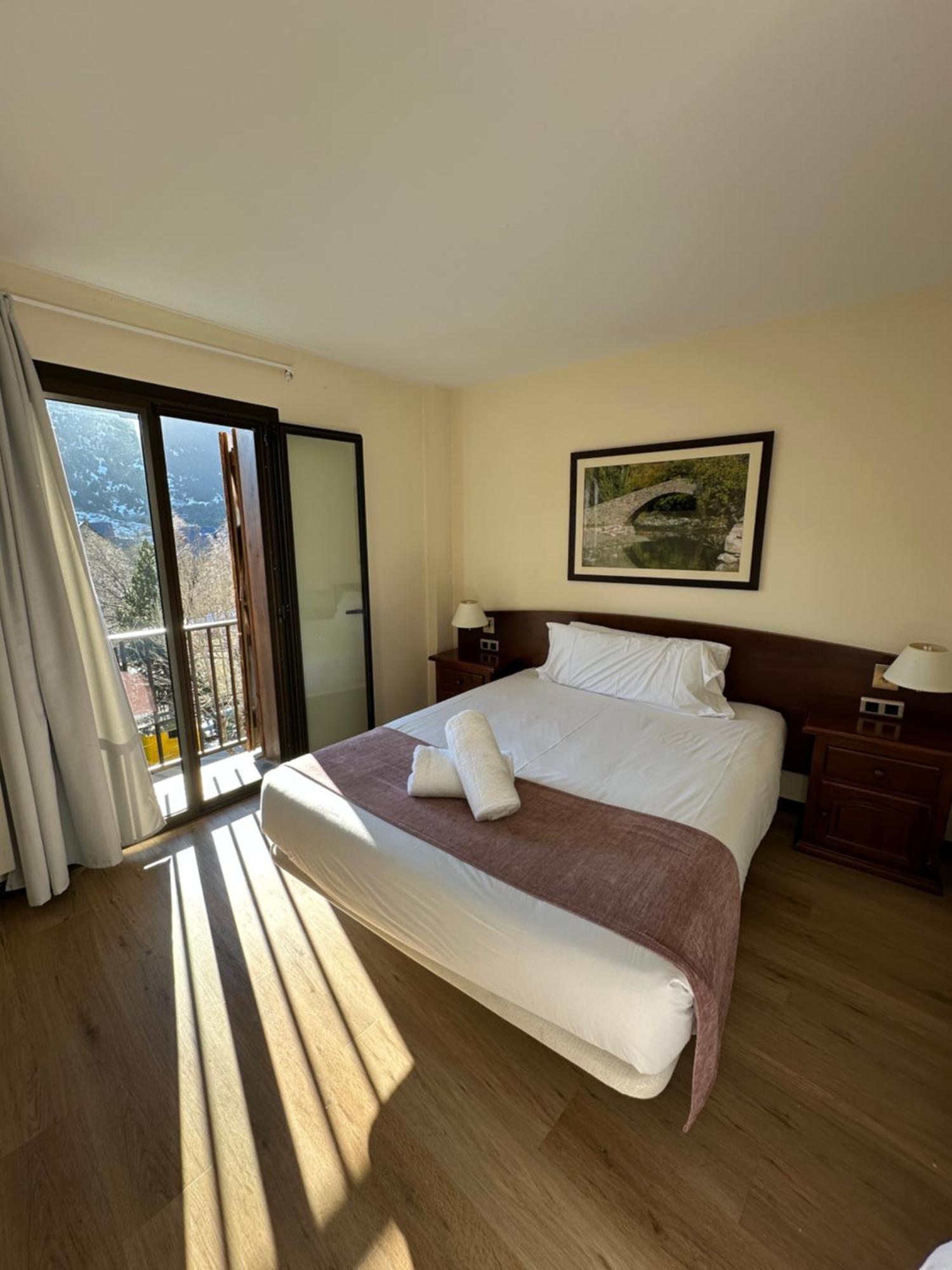 Hotel Romanic Taull Luaran gambar